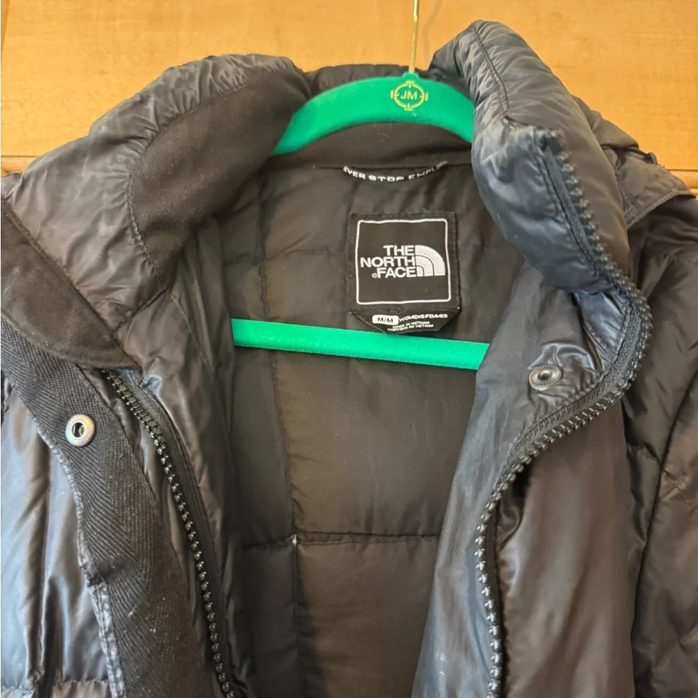 The North Face Black Puffer Jacket - Picture 2 of 4